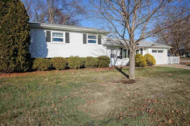 Building Photo - 1705 Elmwood Dr