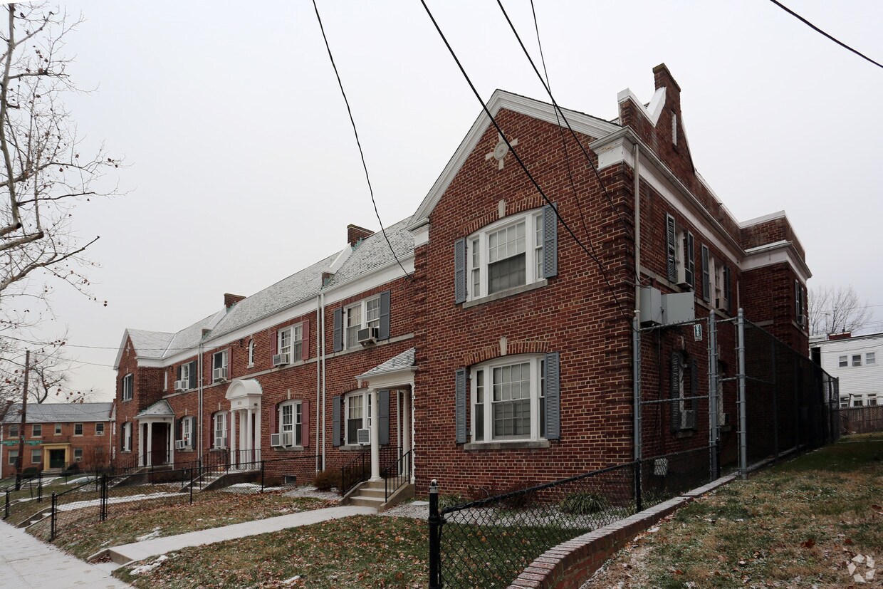 Primary Photo - 4000-4008 8th St NE