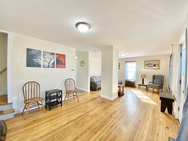 Foto del edificio - 842 Bloom Rd