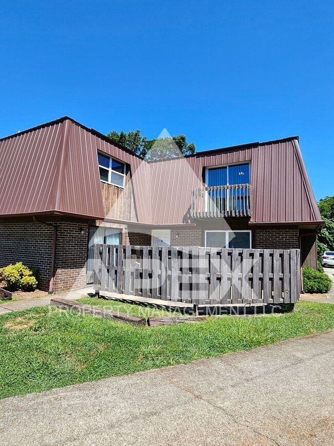 Building Photo - 504 Cedartop Ln NW