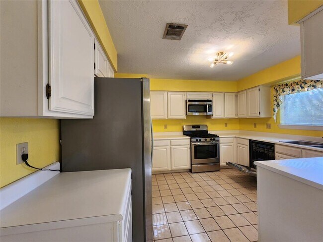 Building Photo - 6419 Scarlet Ridge Ct
