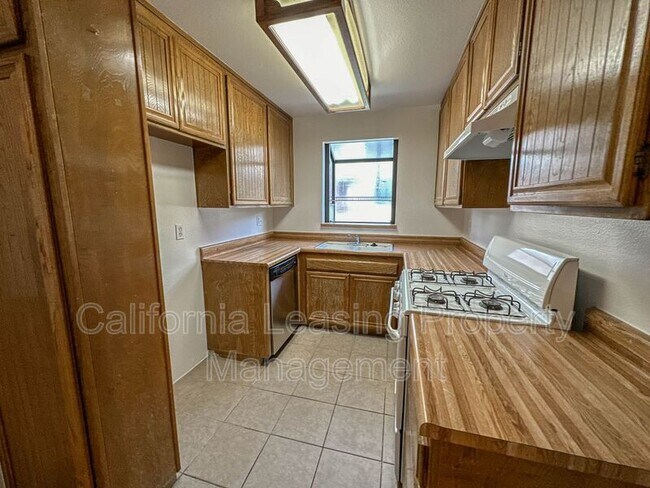 Building Photo - 18020 Saratoga Way