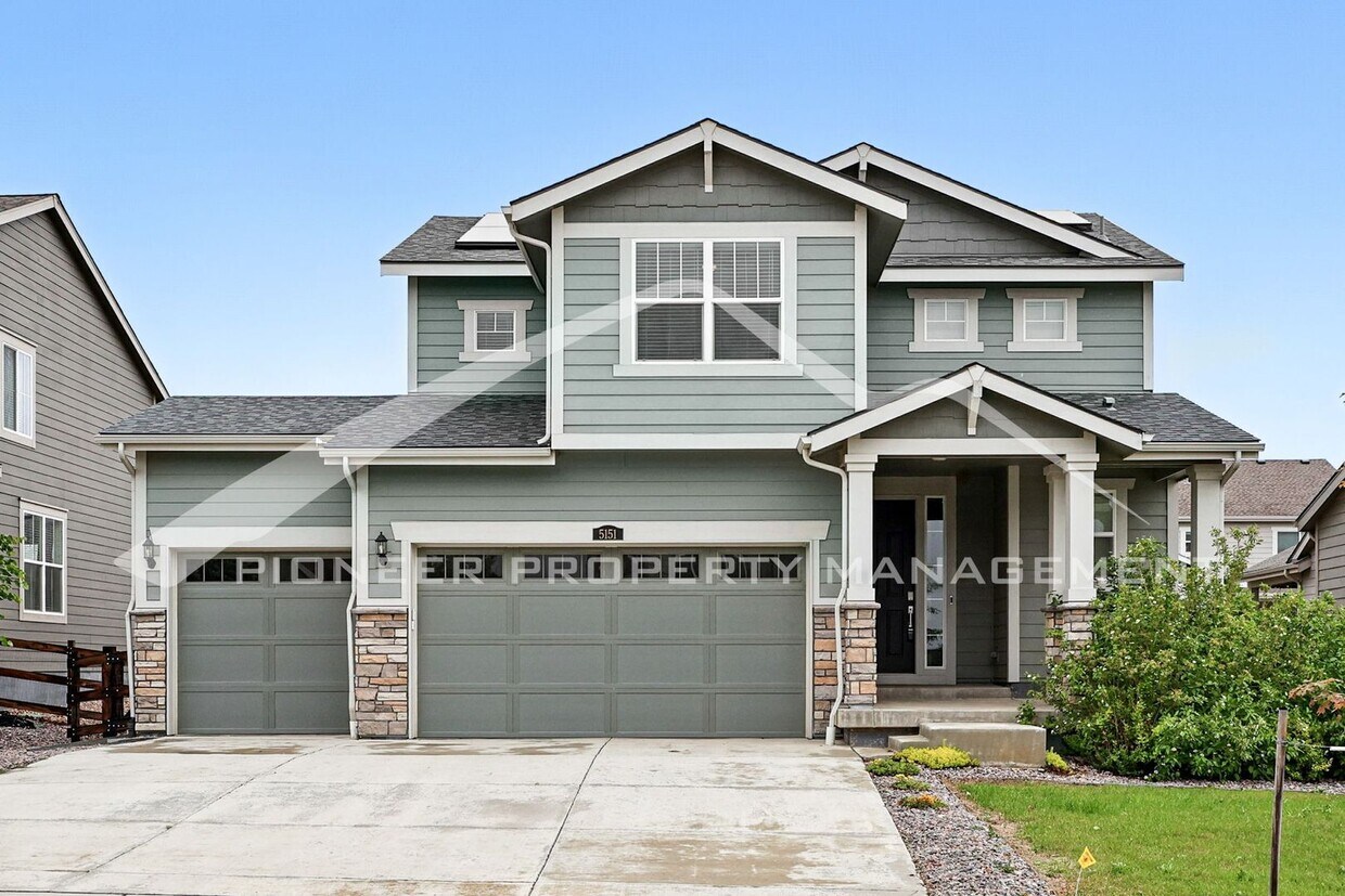 Foto principal - Spacious Home with Washer/Dryer and Centra...