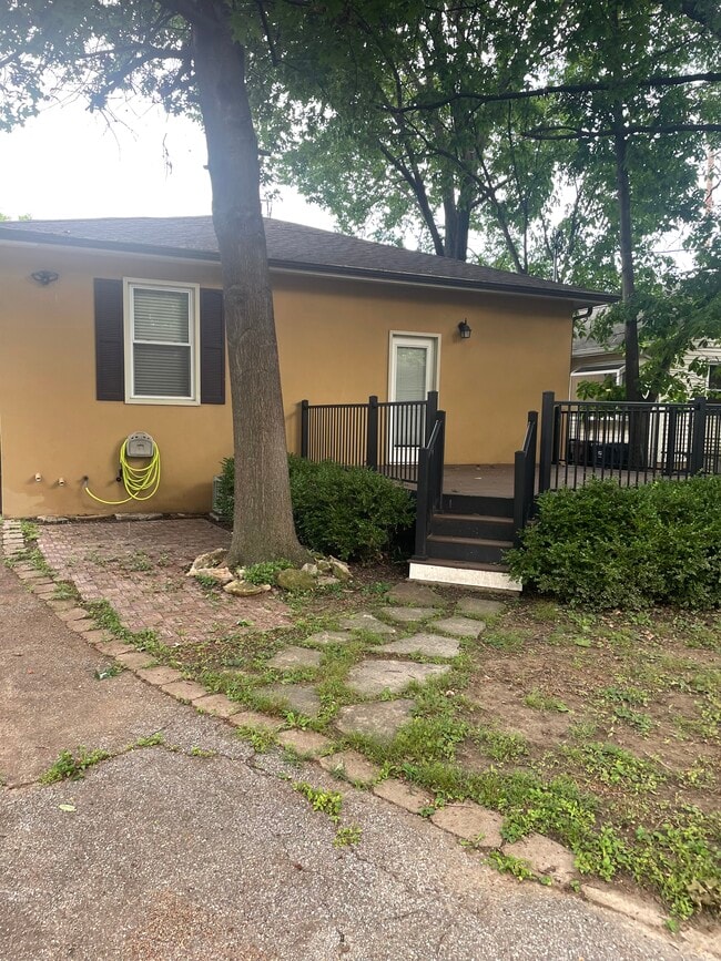 Building Photo - 4814 Wilshusen Ave