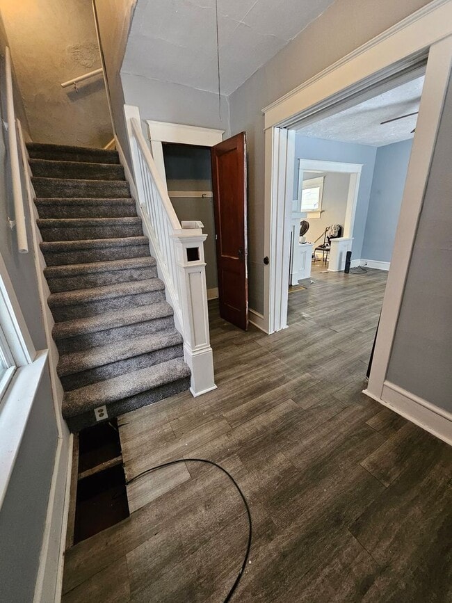 Building Photo - Single family home lower east side