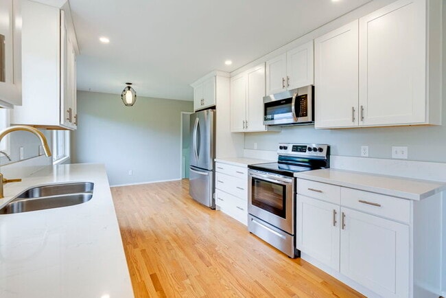Building Photo - 14017 NE Sacramento St