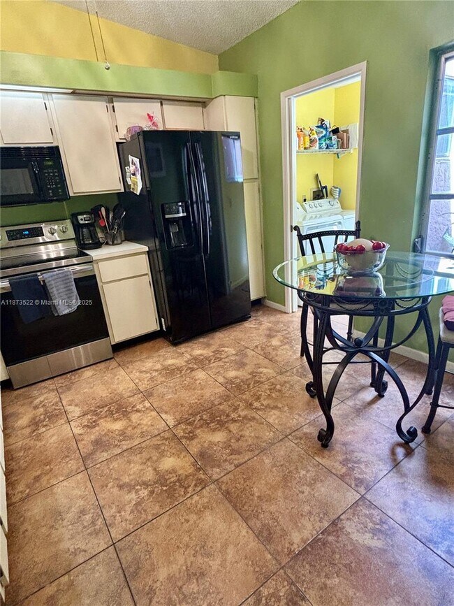 Foto del edificio - 8066 Springside Ct