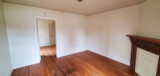Building Photo - 2 Bedroom Duplex
