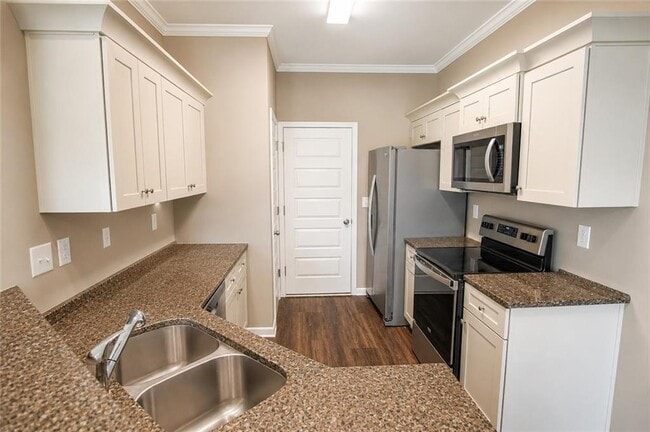 Building Photo - 100 Squarewood Ln NW