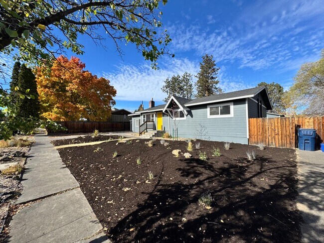 Building Photo - FOR RENT: UNFURNISHED: - Super Sweet Cottage style home in Midtown Bend.