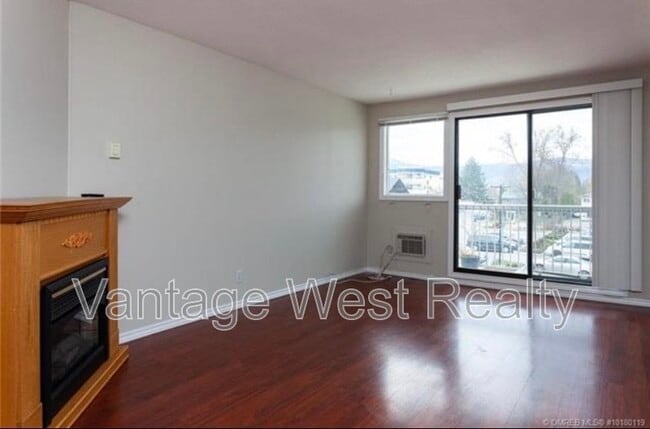 Building Photo - 202-625 Rowcliffe Ave