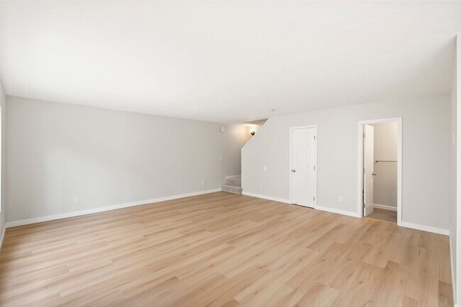 Foto del edificio - Beautifully Updated 3BR Townhome in Paradise Hills with Solar, EV Charger & A/C