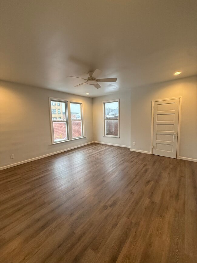 Building Photo - 250 High St