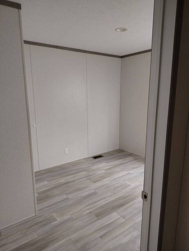 Foto del edificio - HOME FOR SALE 3 bed 2 bath