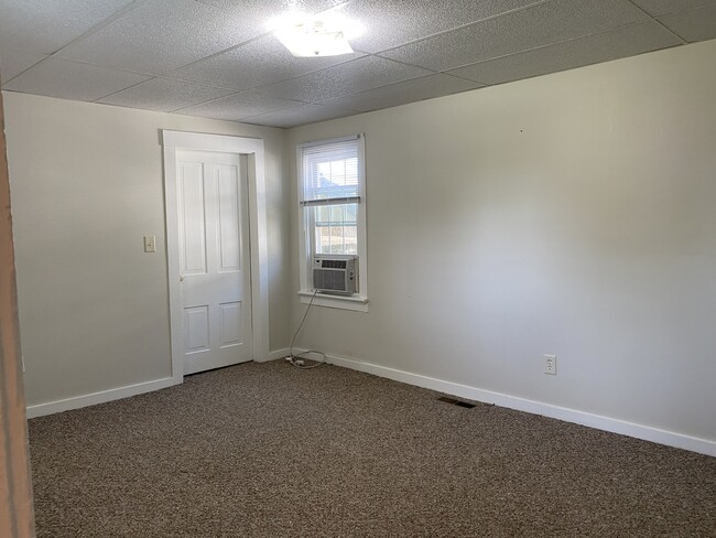 Large master bedroom - 630 Liberty St