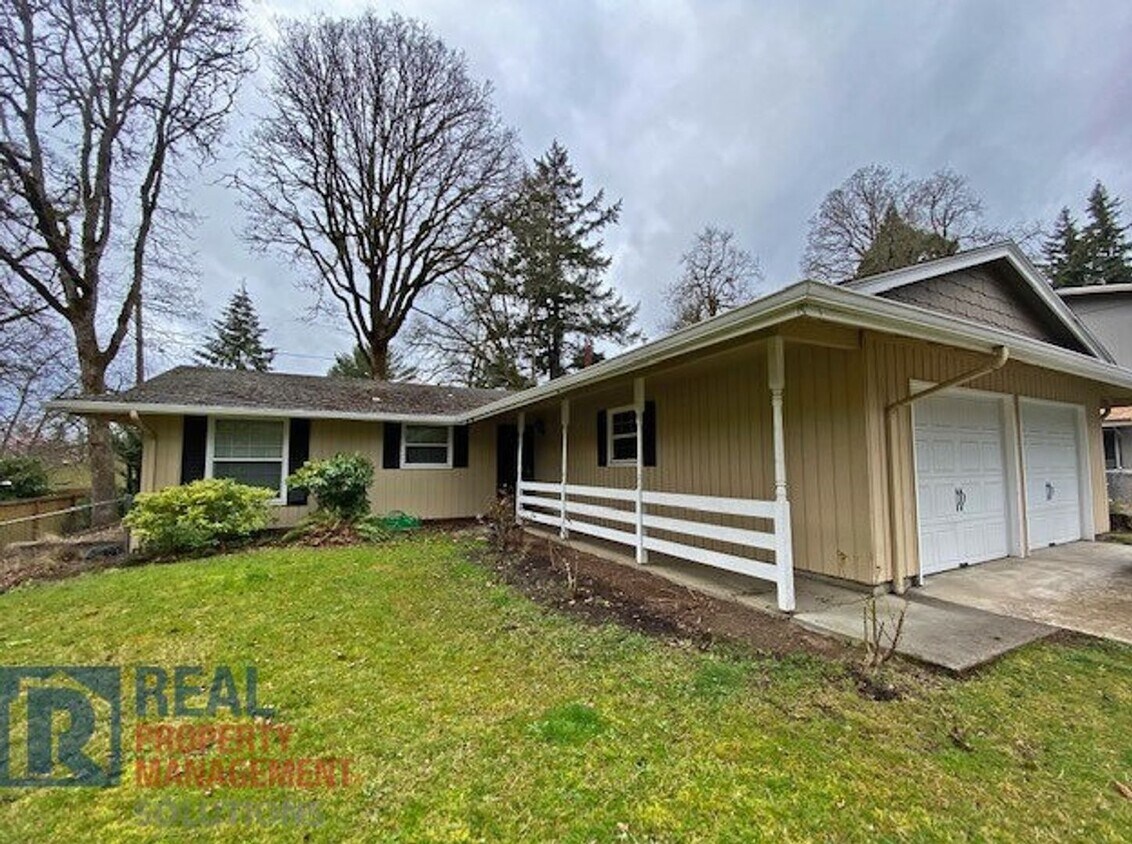 Primary Photo - Gorgeous Single Level Home Near Oak Creek!