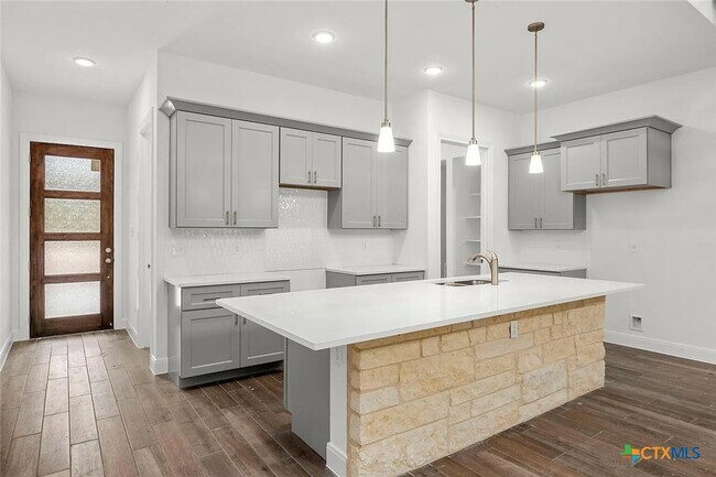 Foto del edificio - 155 N Rip Ford Rd