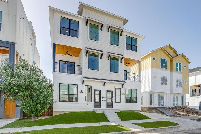 Foto del edificio - 2333 Benbrook Blvd
