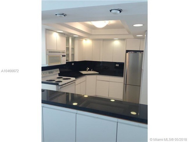 Building Photo - 5555 Collins Ave