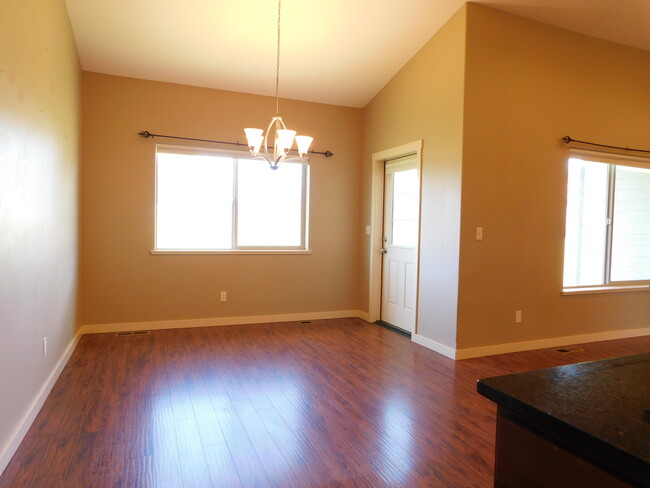 Building Photo - 631 Fox Den Trail