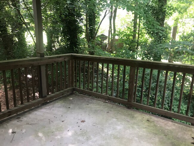 Foto del edificio - 611 Pine Ridge Pl