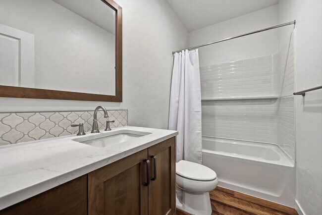 Building Photo - Immaculate Single-Level Home