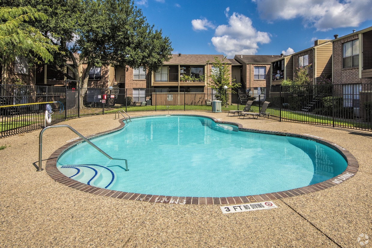 Heatherwood Apartments Apartments 9001 S Braeswood Blvd Houston, TX