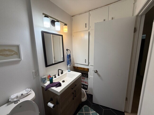 Foto del edificio - Room in House on Southwest Dr