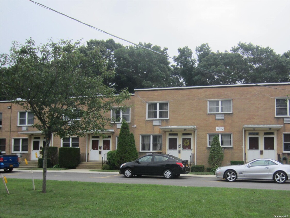 Primary Photo - 3592 Park Ave