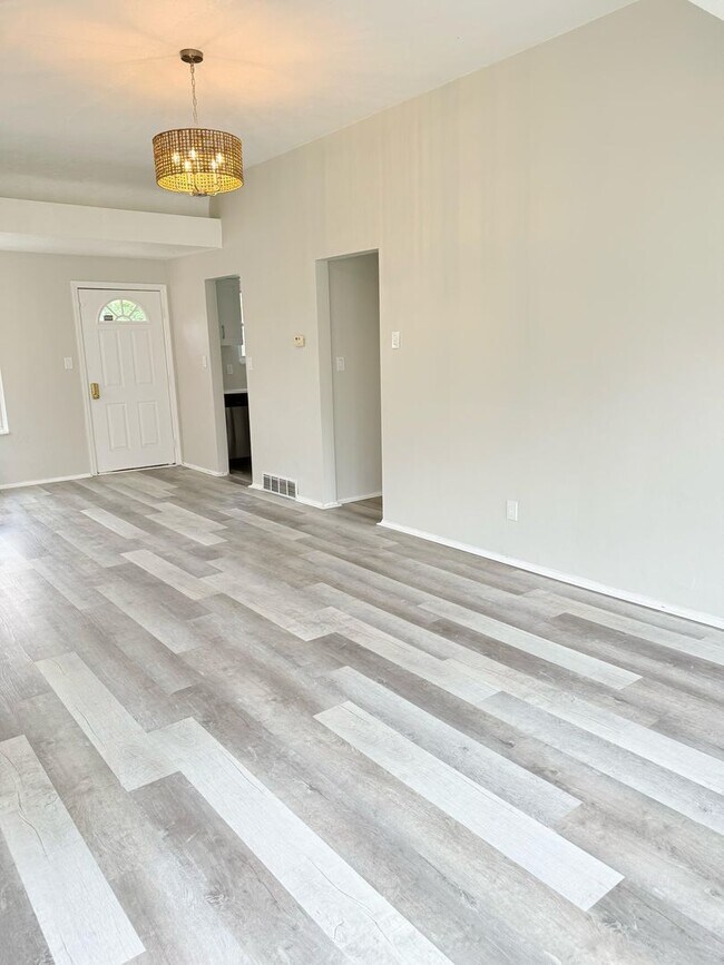 Foto del edificio - Newly Remodeled 3-Bed, 2-Bath Ranch Style Home