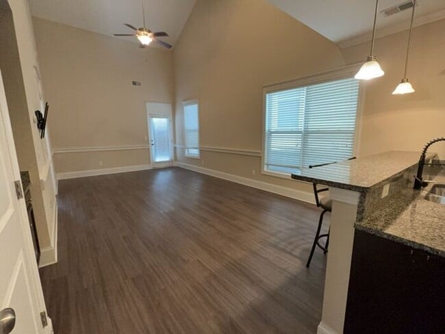 Foto del edificio - 344 Dawsons Park Dr