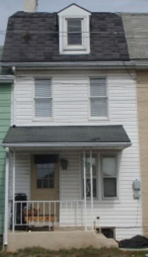 Primary Photo - 2 Bedroom, 1 full Bath row home