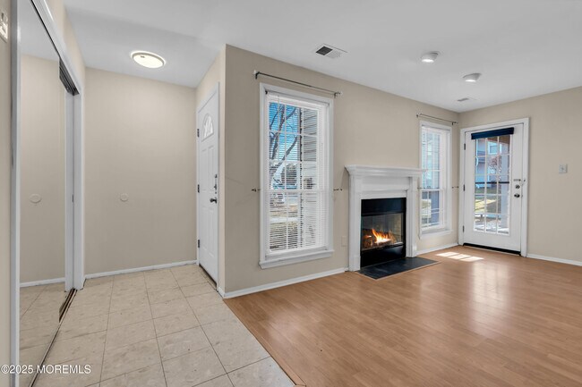 Building Photo - 435 Hancock Pl