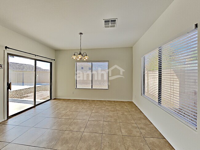 Foto del edificio - 12733 W Rosewood Dr