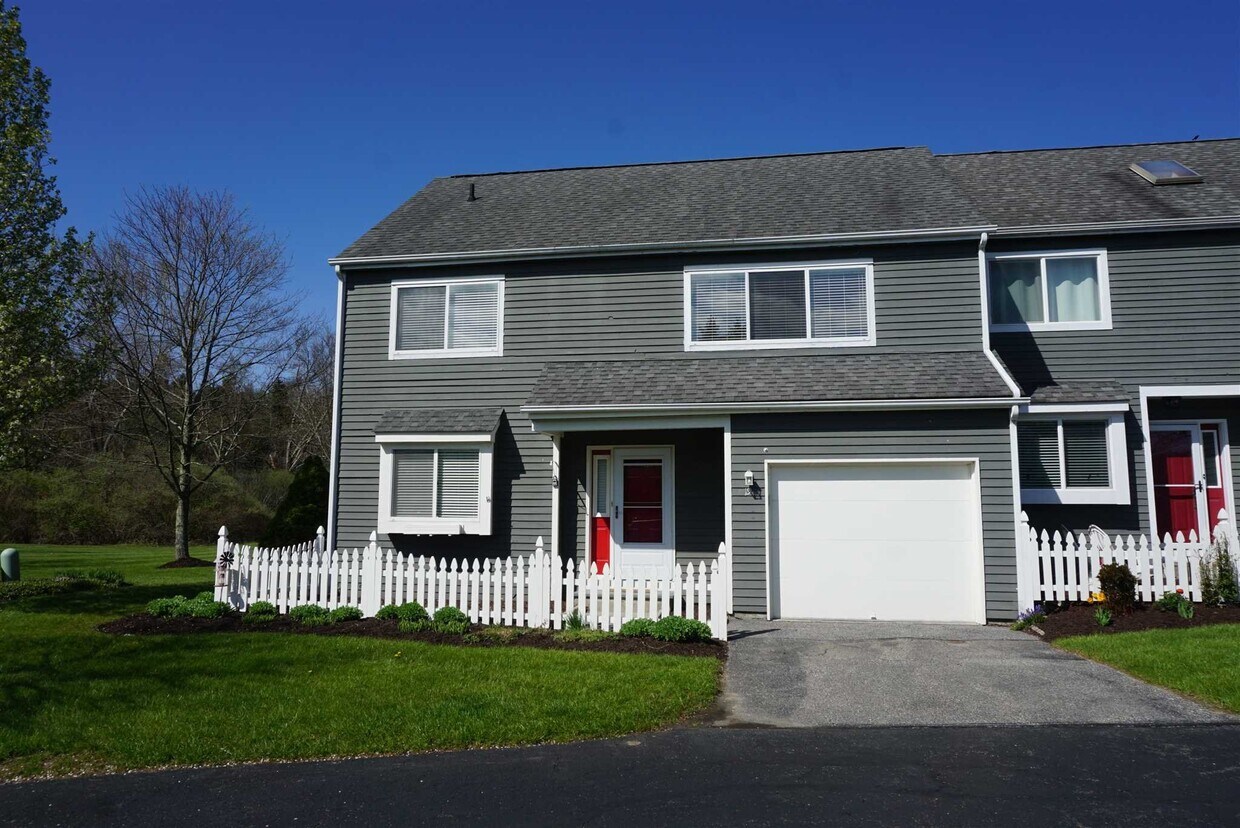 19 Cushing Green S, Pawling, NY 12564 Townhome Rentals in Pawling NY