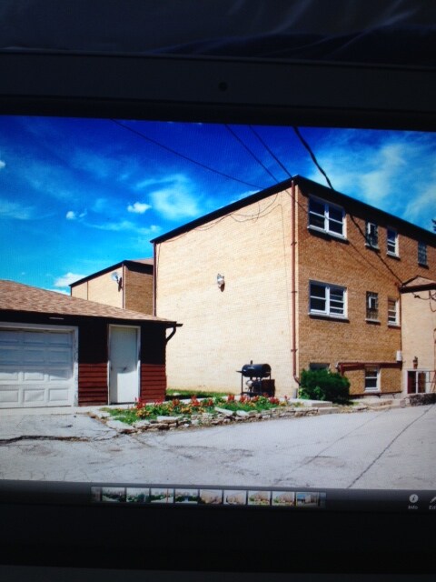 Building Photo - 334 N Ardmore Ave