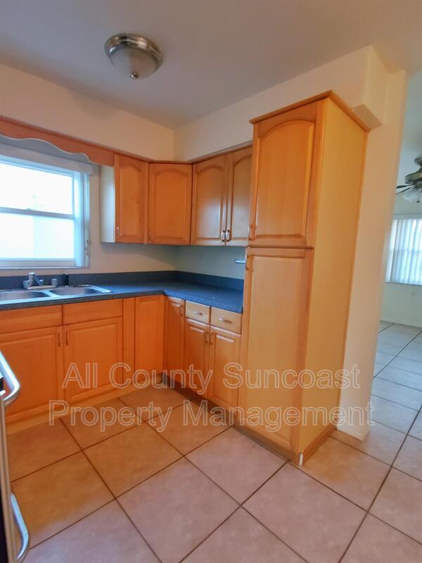 Foto del edificio - 743 90th Ave N