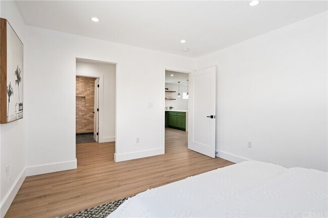 Foto del edificio - 1321 W 65th Pl