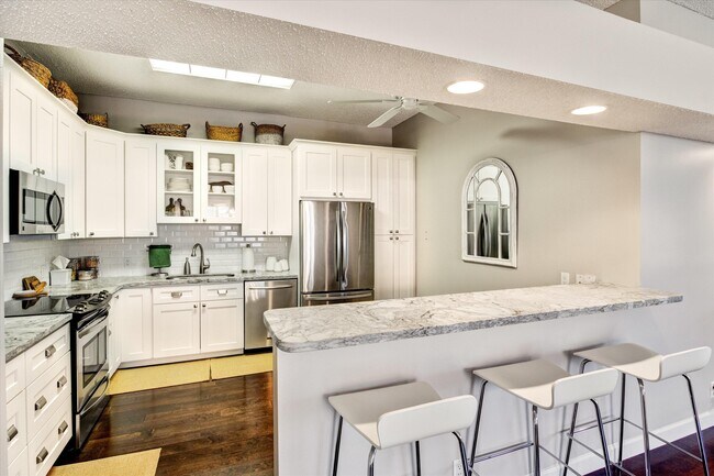 Building Photo - 5177 Lake Catalina Dr