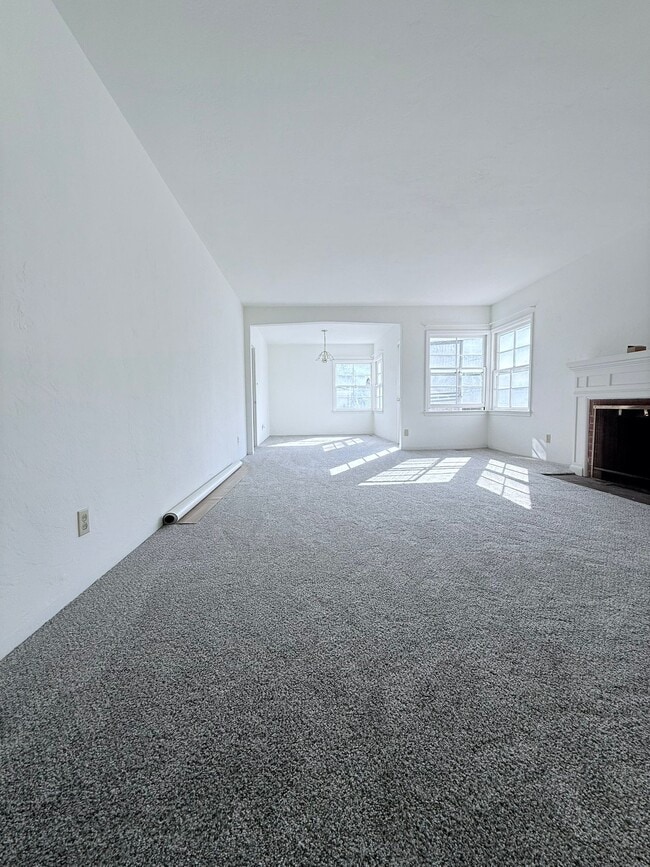 Living Room - 800 Cordilleras Ave