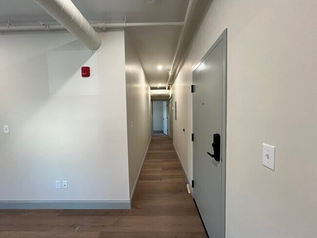 Building Photo - 160 Seabury St