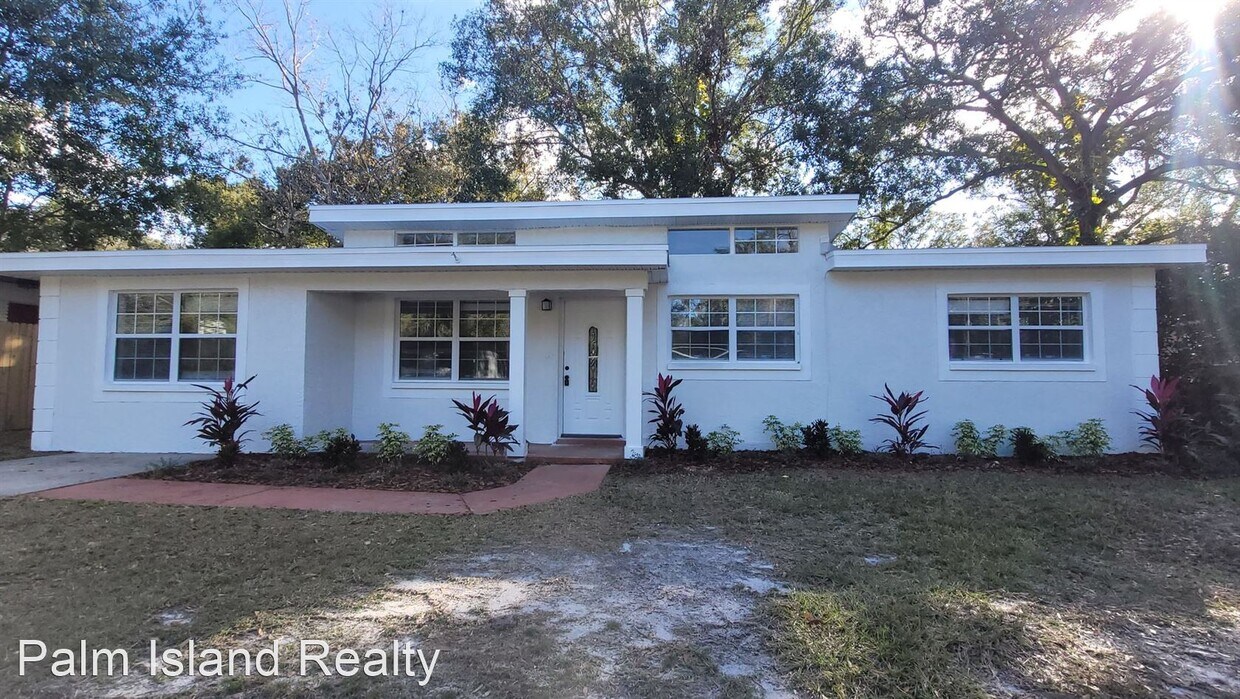 2015 E Clinton St, Tampa, FL 33610