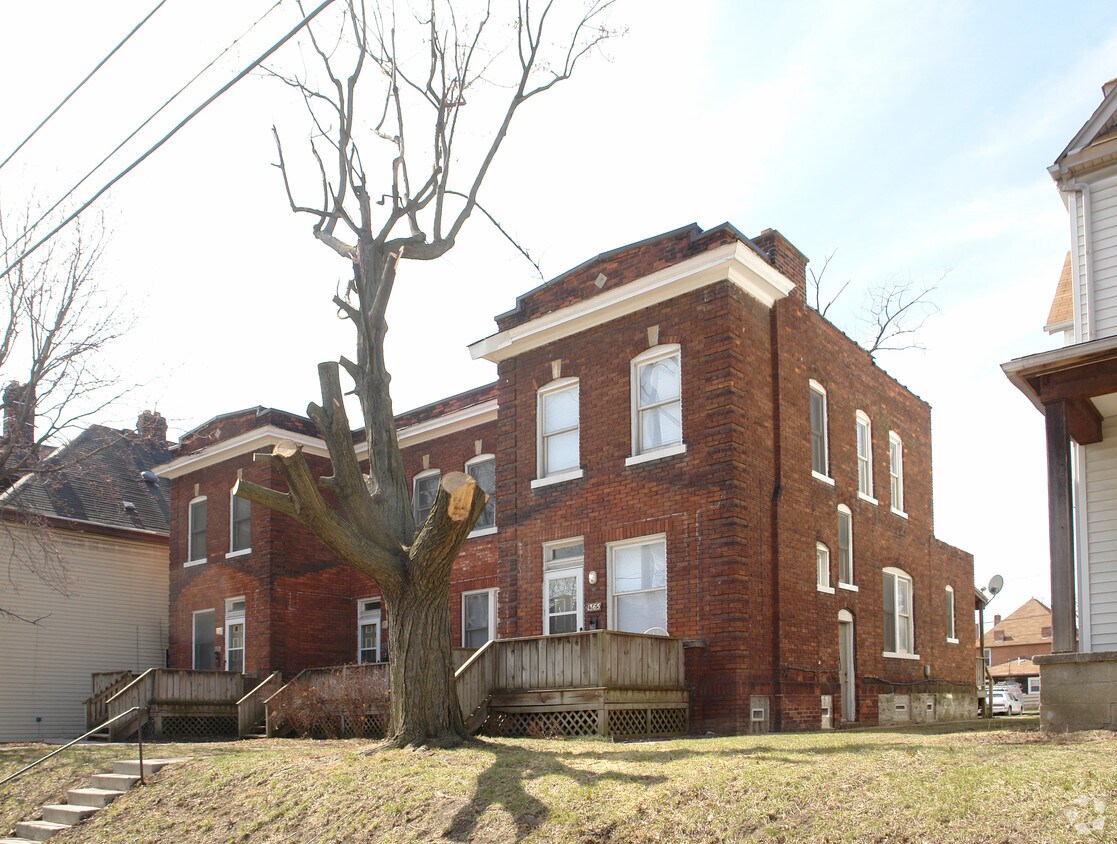 Primary Photo - 1359-1365 Summit St