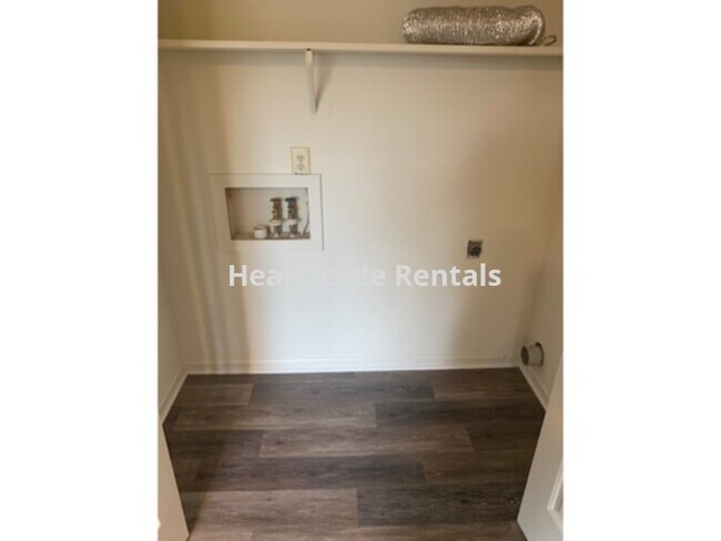 Building Photo - **2 Bedroom 1.5 Bath Duplex Near Medical D...