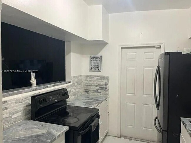 Foto del edificio - 10835 NW 2nd Ct