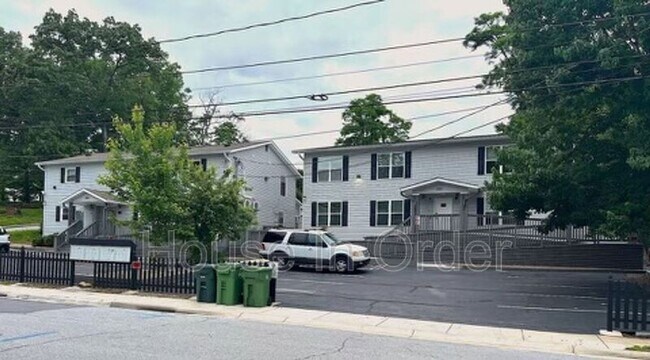 Foto del edificio - 305 8th Ave E
