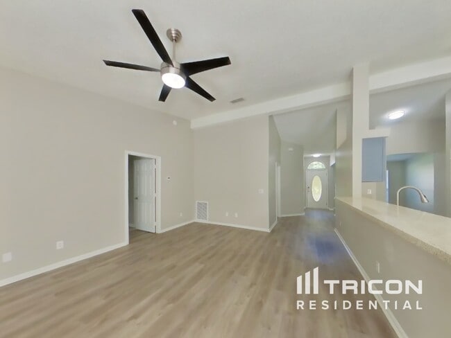 Building Photo - 1020 Woodbridge Hollow N
