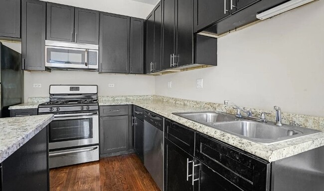 Foto del edificio - 4544 S Indiana Ave