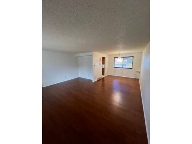 Foto del edificio - 9941 W Layton Ave