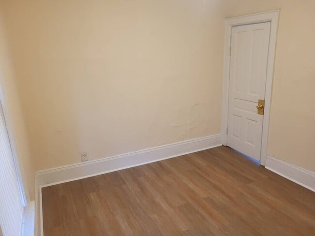 Building Photo - 3233N20thJ